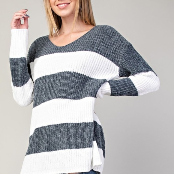 Felicias Sweaters - NWT CHENILLE V-NECK BOLD STRIPE SWEATER